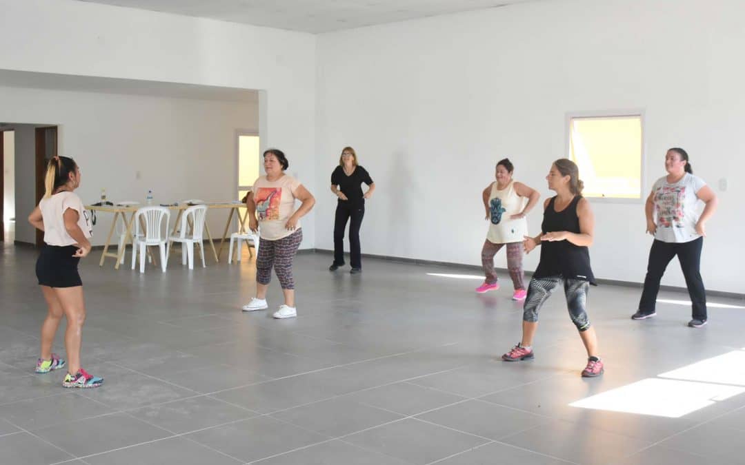 Hoy iniciaron las clases de Zumba en el barrio Parque