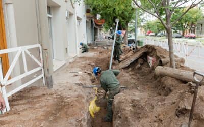 Comenzó la obra de renovación de la red domiciliaria de agua corriente y cloacas