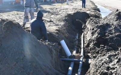 AVANZAN LOS TRABAJOS EN EL TENDIDO DE LA RED DE CLOACAS Y DOBLE CIRCUITO DE AGUA CORRIENTE EN LA AMPLIACIÓN URBANA