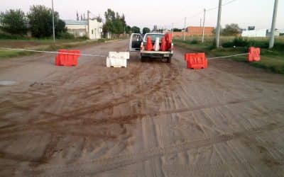 PERSONAL MUNICIPAL REALIZA TAREAS DE MANTENIMIENTO EN CALLE VIGNAU, ENTRE RACEDO Y BATALLÓN II DE INFANTERIA