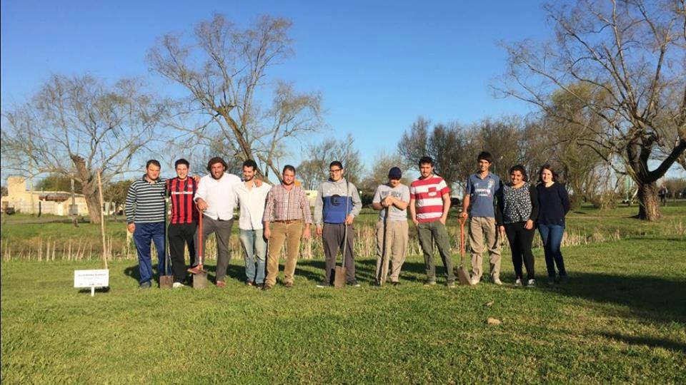 Se realizó la plantación de árboles y arbustos nativos en 30 de Agosto