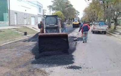 SE ESTÁ REPAVIMENTANDO LA CALLE CHAUMEIL, ENTRE PASO Y CASTELLI, TRAS LA REPARACIÓN DE LA RED CLOACAL,