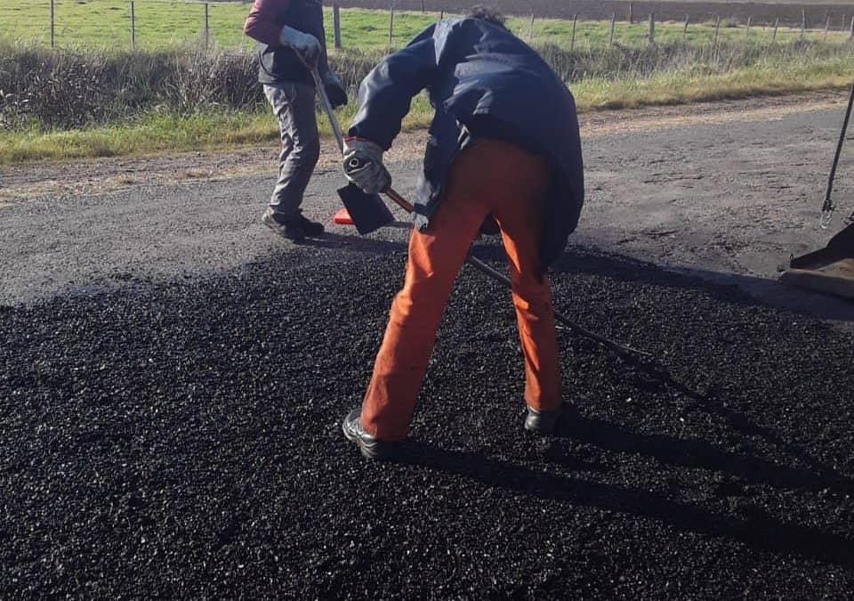 EL MUNICIPIO REALIZÓ EN BERUTTI TAREAS DE BACHEO EN EL ACCESO Y EN ALGUNAS CALLES Y MAÑANA INICIARÁ TRABAJOS EN TREINTA DE AGOSTO