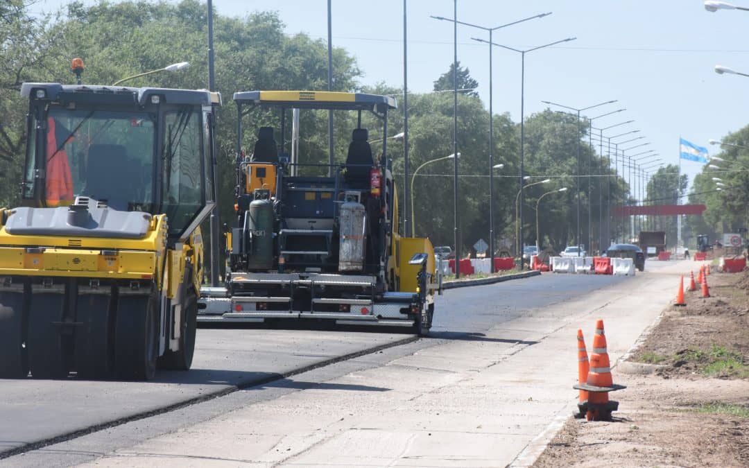 Continúan los trabajos de pavimentación en el acceso de la ruta 5