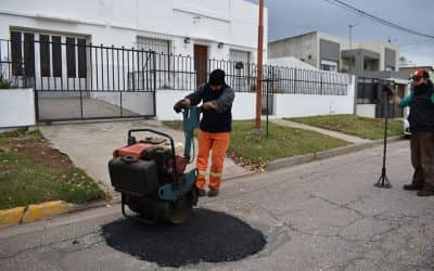 EL MUNICIPIO REALIZA  TAREAS DE BACHEO EN TREINTA DE AGOSTO