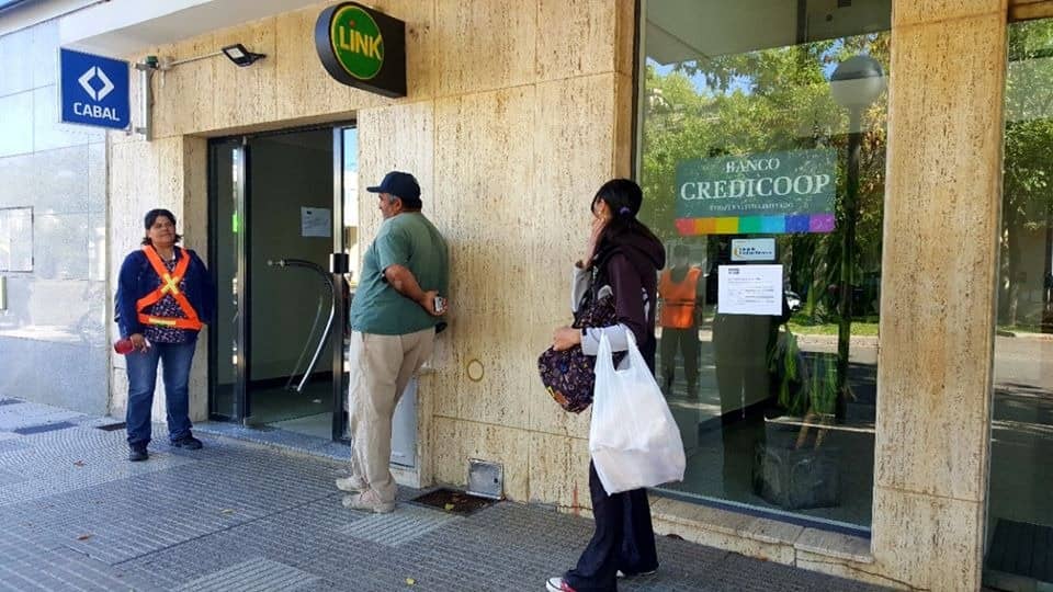 SIGUE EN LOS BANCOS LA ATENCIÓN EXCLUSIVA PARA JUBILADOS Y PENSIONADOS: HOY (LUNES), DNI TERMINADOS EN 4 Y 5