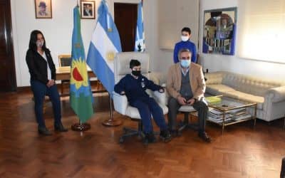 EL INTENDENTE Y UN ALUMNO DEL INSTITUTO MIGUEL DI GERÓNIMO, EN EL ACTO VIRTUAL CON EL GOBERNADOR DE LA PROVINCIA DE BUENOS AIRES
