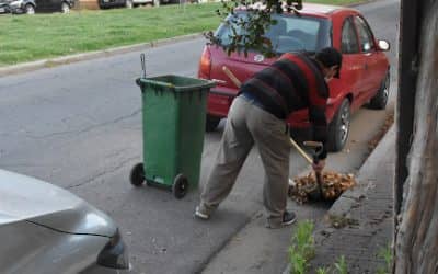 PERSONAL DE ESPACIOS VERDES E HIGIENE URBANA RETOMARON HOY PARCIALMENTE LAS TAREAS DE BARRIDO EN LAS CALLES DE LA CIUDAD