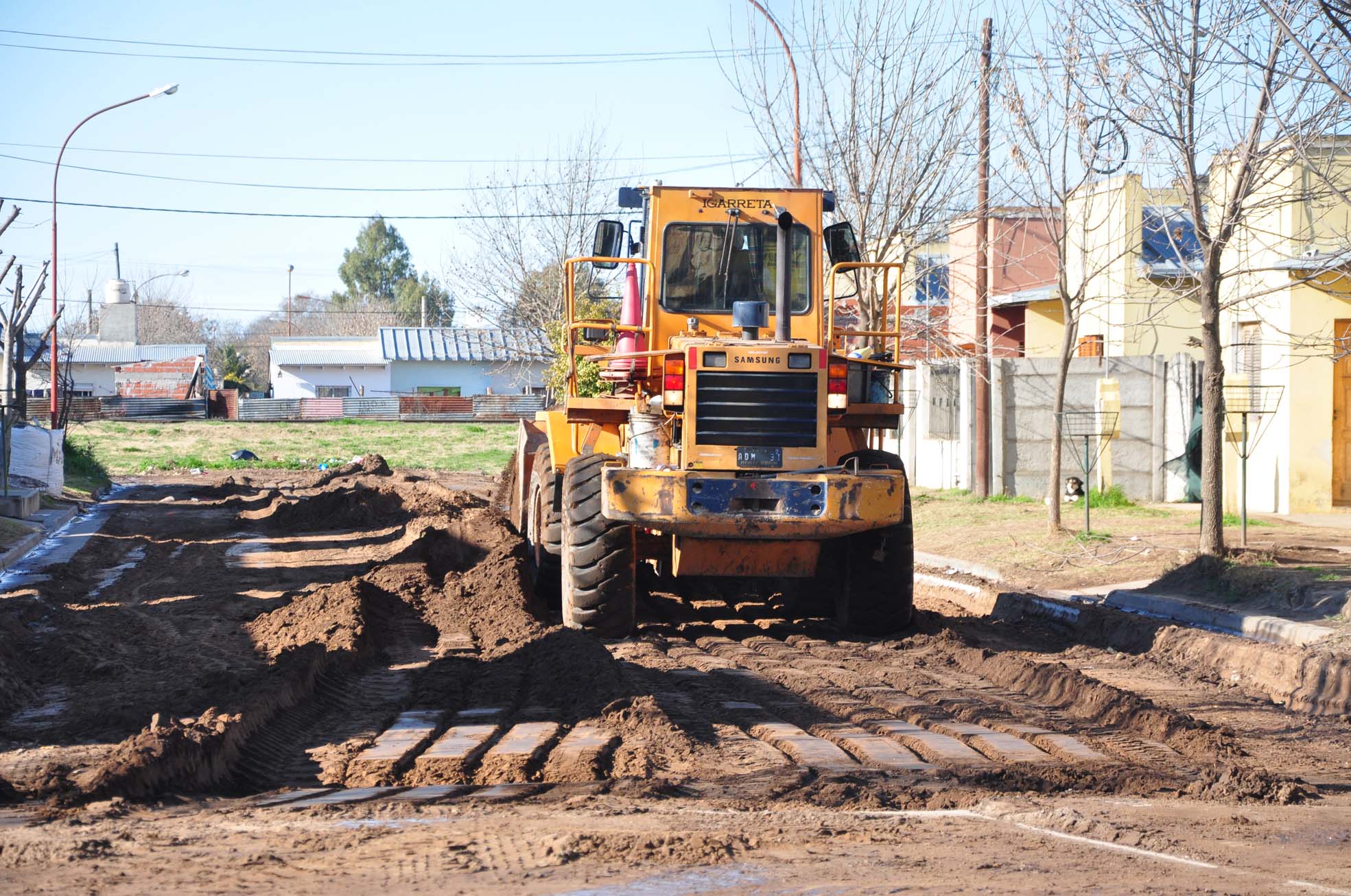 Se realiza base de escombros en calles del Barrio Aramendi