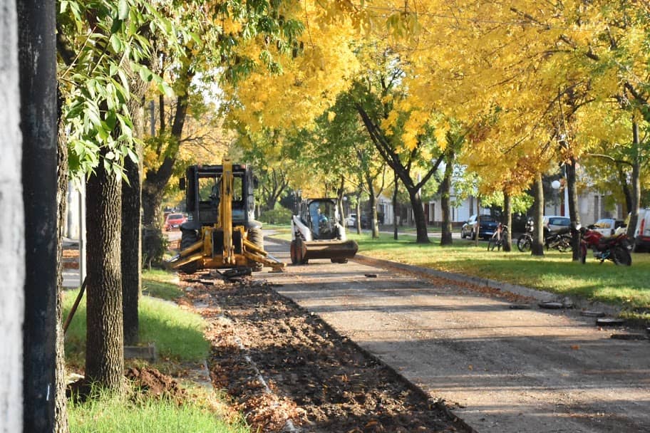 SERVICIOS SANITARIOS REALIZA UN RECAMBIO DE CAÑERÍA DE CLOACAS EN LA CALLE MITRE, ENTRE SÁENZ PEÑA Y SARMIENTO