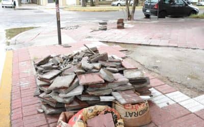 EL MUNICIPIO INICIÓ LA REPARACIÓN DE LAS VEREDAS EN LA ZONA CÉNTRICA