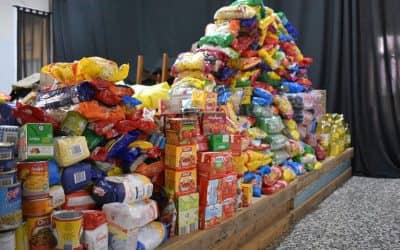 TREINTA DE AGOSTO: CON UNA COLECTA SOLIDARIA JUNTARON ALIMENTOS PARA ENTREGAR A LOS VECINOS LO NECESITEN