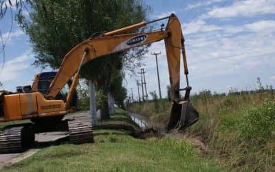30 DE AGOSTO: SE LIMPIO EL CANAL DE DESAGÜE PLUVIAL PARALELO A LA CALLE TRONGE, DESPUES DE UNA DECADA