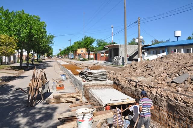 Avanza a buen ritmo la obra de desagües pluviales de la calle Maldonado