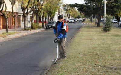 EL MUNICIPIO ADQUIRIÓ UNA CANTEADORA PARA EMPROLIJAR LAS RAMBLAS Y ELIMINAR EL PASTO EN LOS CORDONES