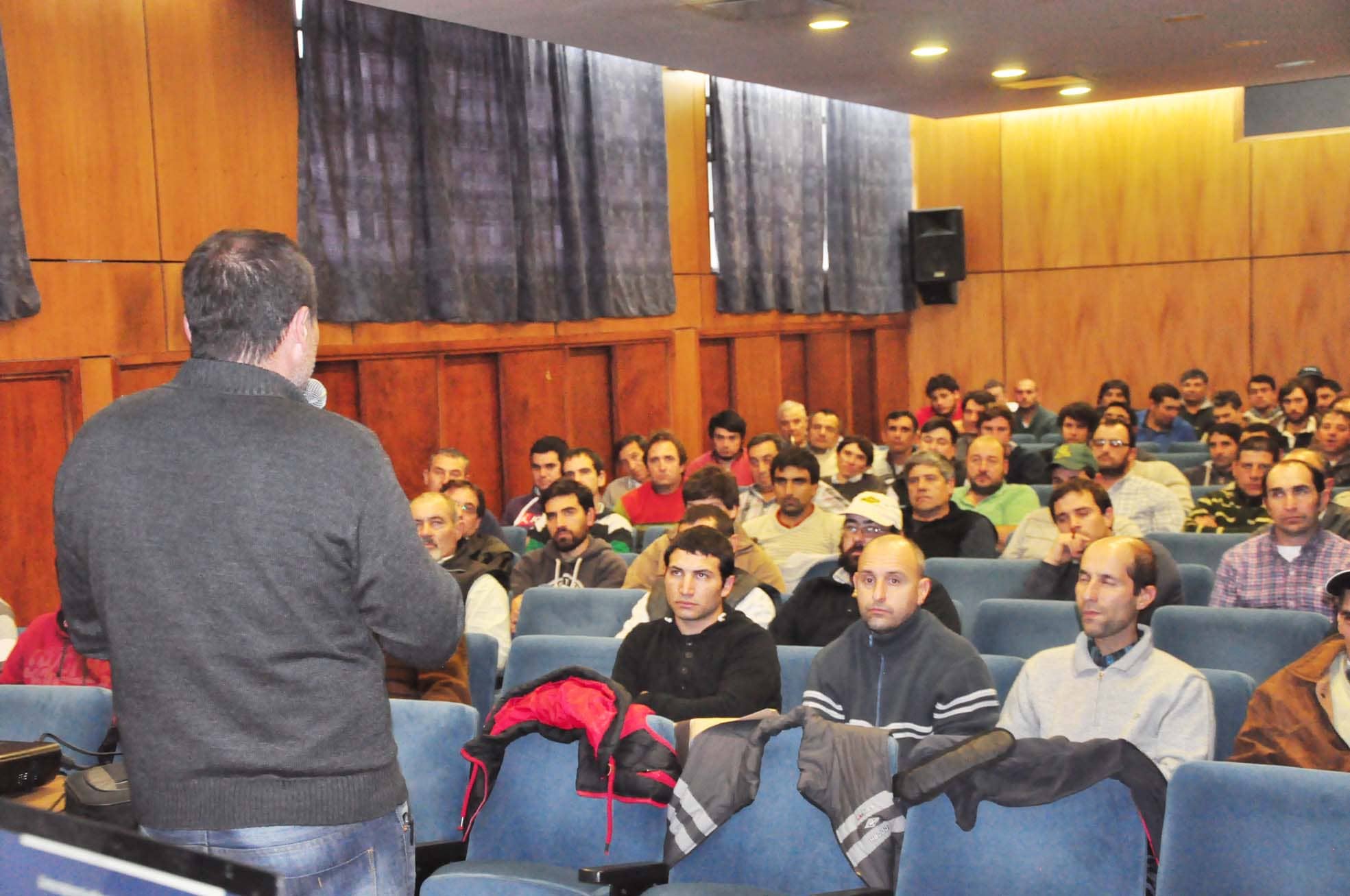 Capacitación obligatoria para aplicadores de agroquímicos