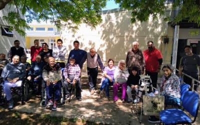 LOS RESIDENTES DEL HOGAR MARCELO CASTELLA RECIBIERON LA VISITA DE LOS INTEGRANTES DE LA HUERTA “DELICIA”