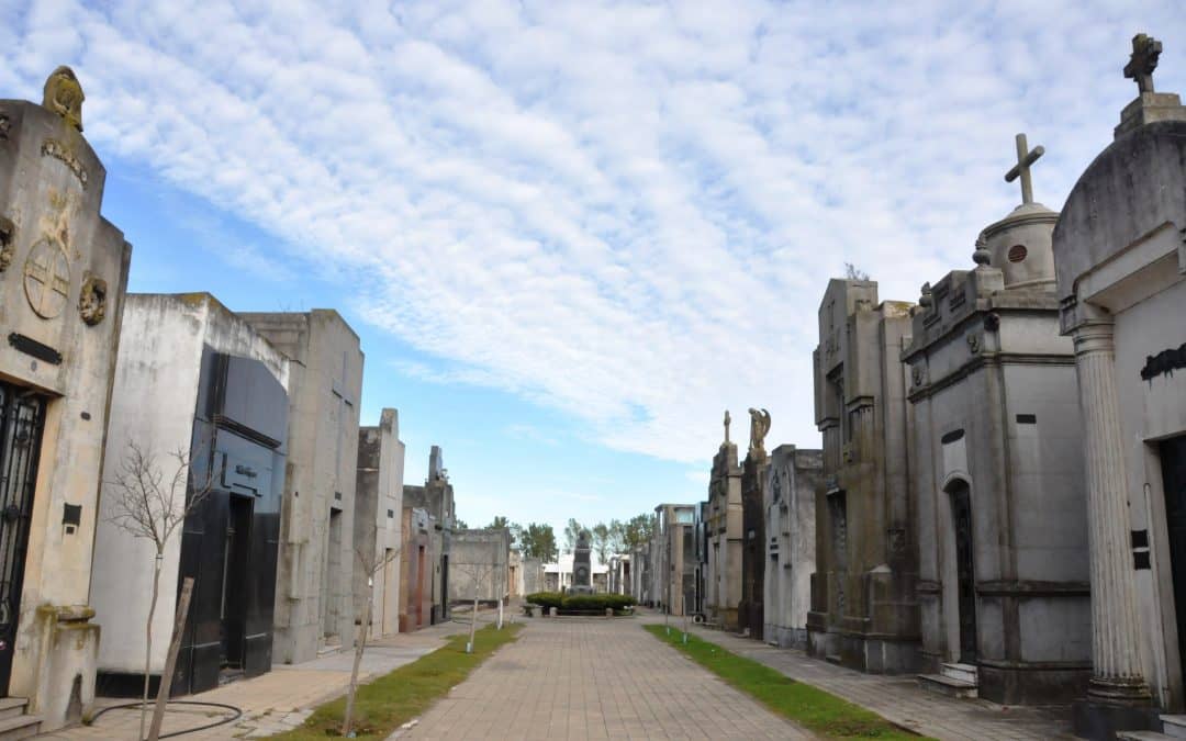 Acto oficial y primera visita guiada al cementerio