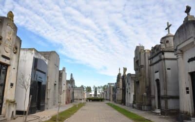 Acto oficial y primera visita guiada al cementerio