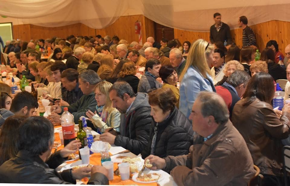 128° ANIVERSARIO DE BERUTTI: HANDBALL, DÍA DEL NIÑO, CENA, FÚTBOL Y BINGO CON PARTICIPACIÓN MASIVA