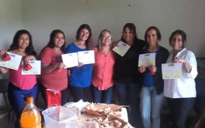 SE ENTREGARON LOS CERTIFICADOS DEL CURSO DE CESTERÍA ECOLÓGICA QUE SE DICTÓ EN LAS GUASQUITAS