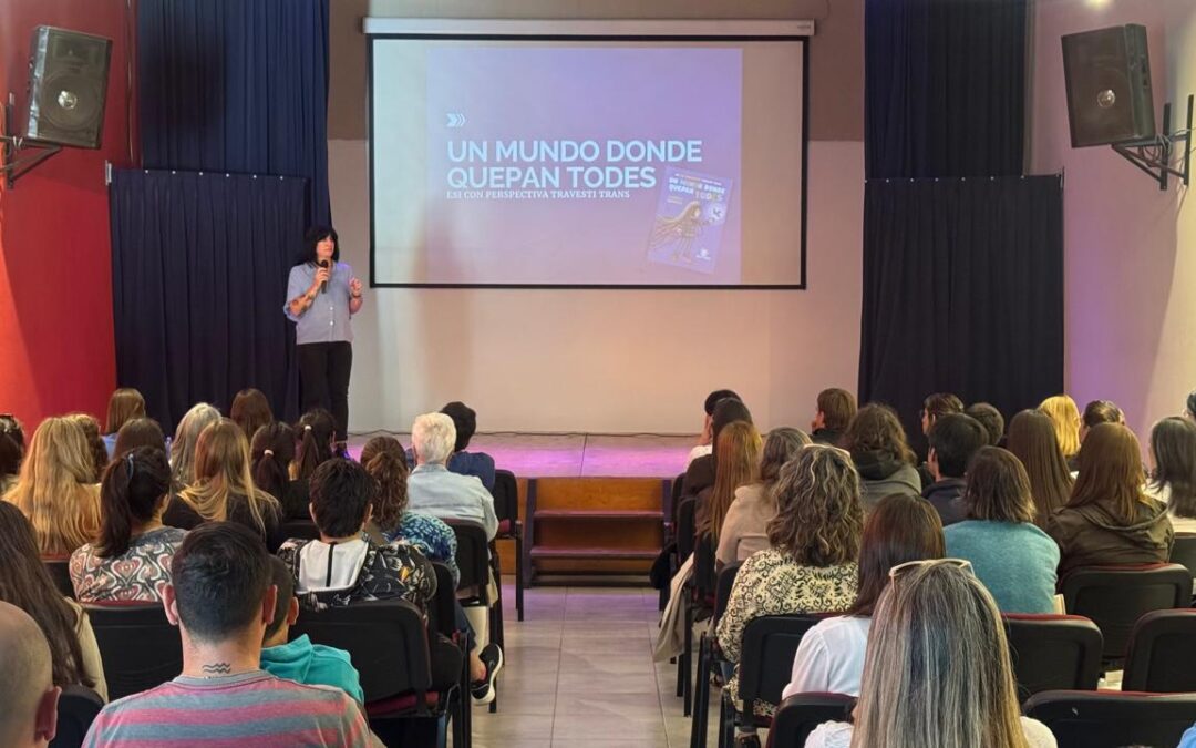 SE REALIZÓ EL CONVERSATORIO “DIVERSIDAD, IDENTIDAD Y AMOR” EN LA CASA DE LA HISTORIA Y LA CULTURA