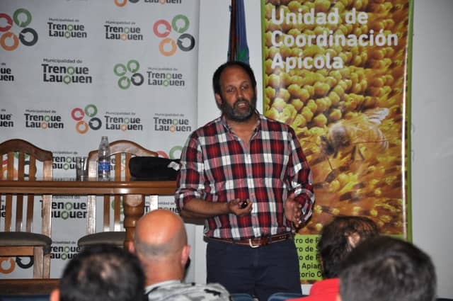 Se realizó una charla informativa para productores apícolas
