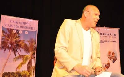 Hernán Montenegro dio hoy una charla para estudiantes locales