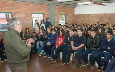 Fernández ofreció una charla hoy en la Secundaria 2