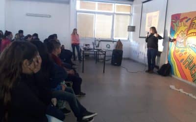 AMBIENTE DIO UNA CHARLA POR EL “DÍA INTERNACIONAL DE LA TIERRA” EN LA SECUNDARIA Nº 8 Y CREÓ UNA ECO BIBLIOTECA ITINERANTE