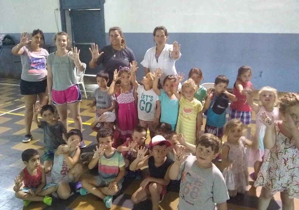 CHARLAS SOBRE TENENCIA RESPONSABLE DE MASCOTAS EN LA SEDE 30 DE AGOSTO DE LAS ESCUELAS ABIERTAS DE VERANO