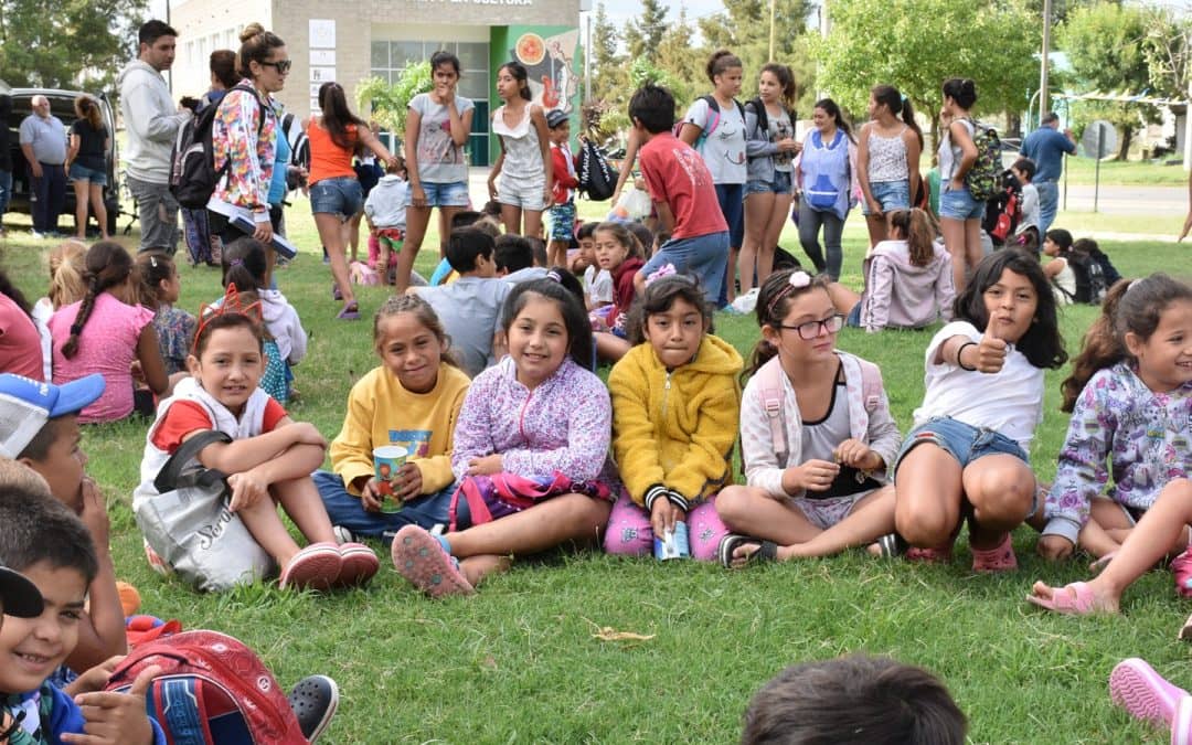 FESTIVO CIERRE DE LA ESCUELA ABIERTA DE VERANO ESTA MAÑANA (JUEVES) EN EL PARQUE MUNICIPAL
