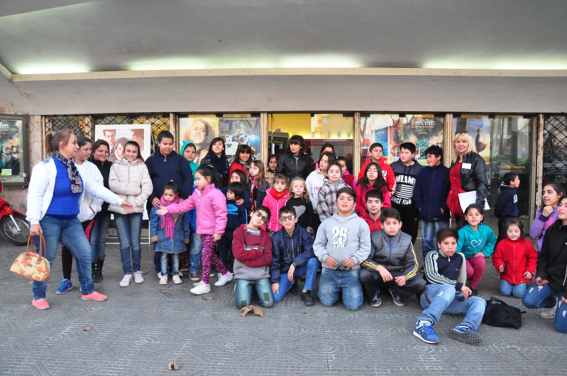 Tarde de cine para 80 chicos