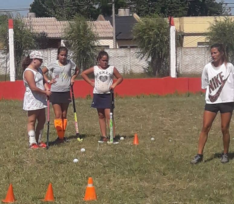 Se realizó una clínica de hockey en 30 de Agosto