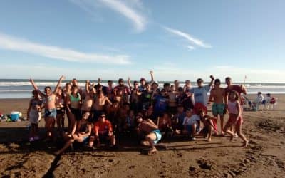 UNA DELEGACIÓN DE NIÑOS, NIÑAS Y ADOLESCENTES DEL ENVIÓN VIAJÓ TRES DÍAS A LAS PLAYAS DE CLAROMECÓ