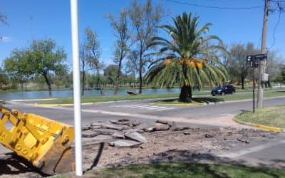 SERVICIOS SANITARIOS ESTA HACIENDO UN ARREGLO DE CLOACAS EN EL CRUCE DE TOMAS DAVIS Y QUINTANA