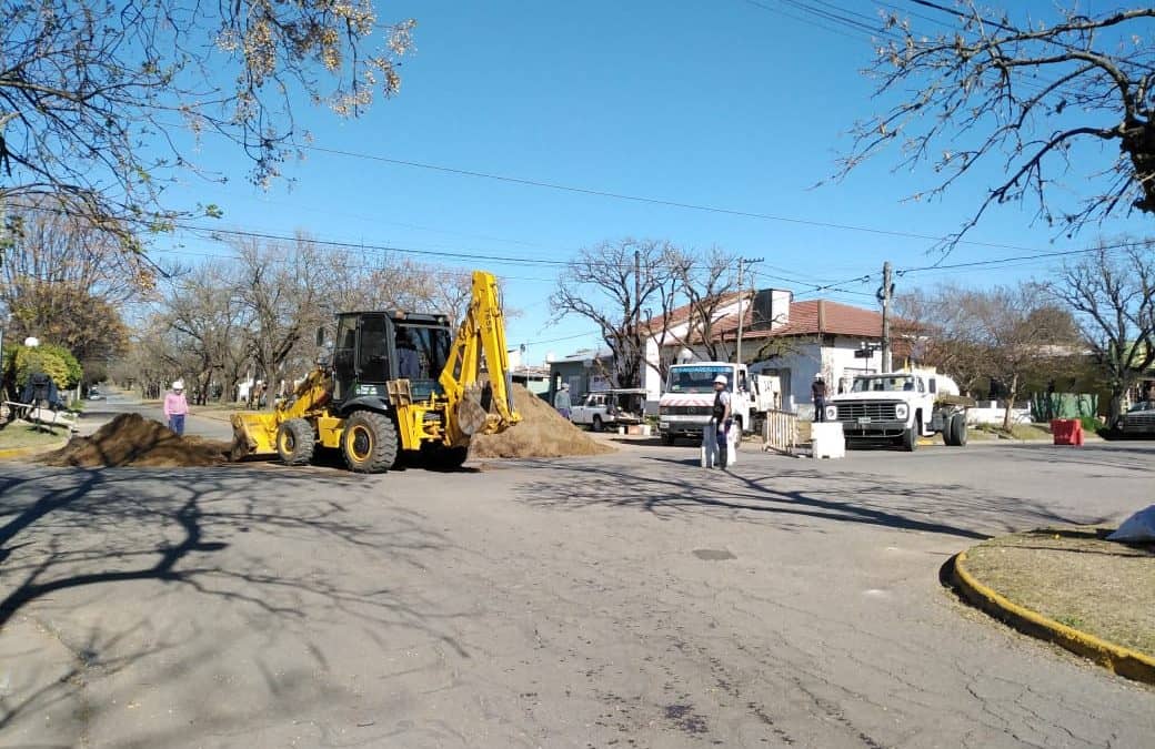 SERVICIOS PUBLICOS REALIZARÁ UN BY PASS EN CALLE LAGOS AL 500, TRAS UNA ROTURA EN LA CAÑERÍA DEL SERVICIO DE CLOACAS