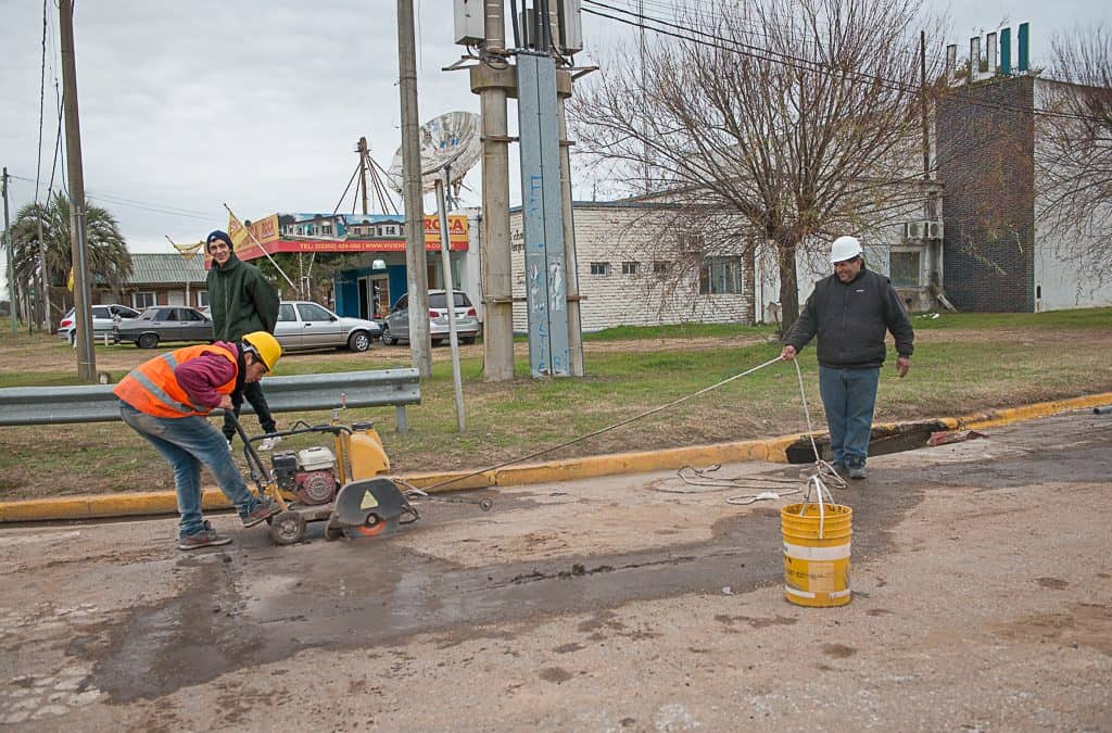 Colector cloacal sur: se corta el pavimento en García Salinas