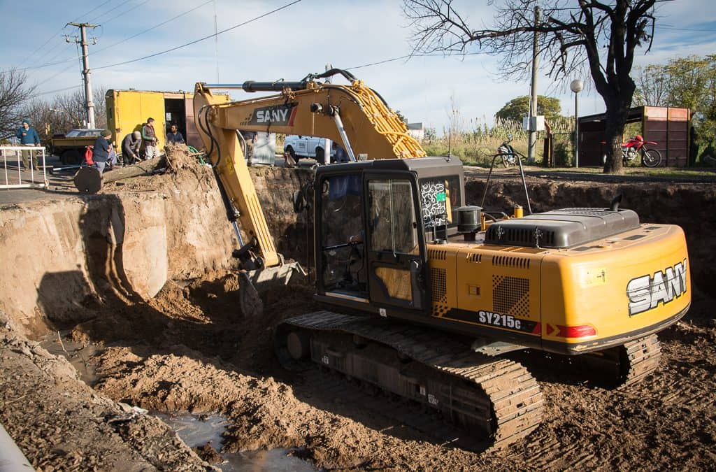 Avanzan los trabajos de reparación en la red de cloacas sobre calle Lagos