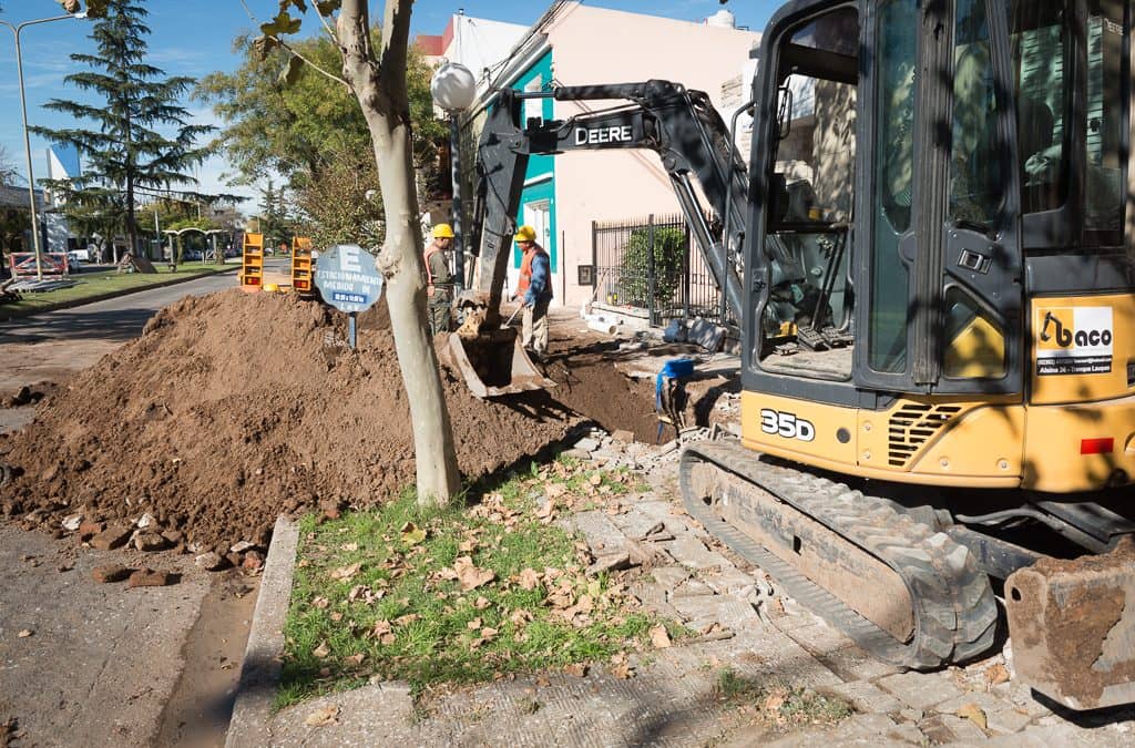 Avanza el recambio de cañerías de agua y cloacas en el centro de la ciudad