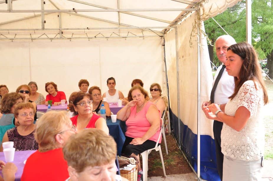 Feito visitó la Colonia de Adultos Mayores