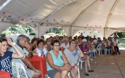KARAOKE, PILETA, GIMNASIA Y ALMUERZO ALREDEDOR DEL PRIMER FOGÓN DE LA COLONIA DE ADULTOS MAYORES