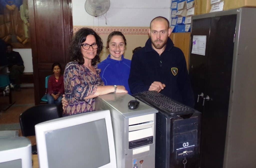 Entrega de computadoras recicladas