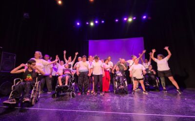 EMOTIVO CIERRE DE FIN DE AÑO DEL HOGAR CUMEN CHE Y EL CENTRO DE DÍA “POR LA VIDA” EN EL TEATRO ESPAÑOL