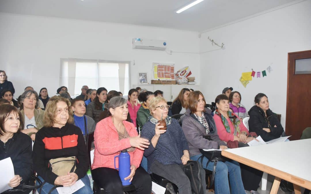 EL CURSO GRATUITO DE HUERTA FAMILIAR EN EL CIC BARRIO ESPERANZA FUNCIONA A SALA COMPLETA