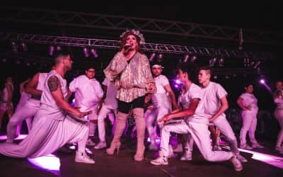 EL ANFITEATRO MUNICIPAL TUVO SU FIEBRE DEL SÁBADO POR LA NOCHE PARA RECIBIR LA PRIMAVERA CON MÚSICA Y DANZAS
