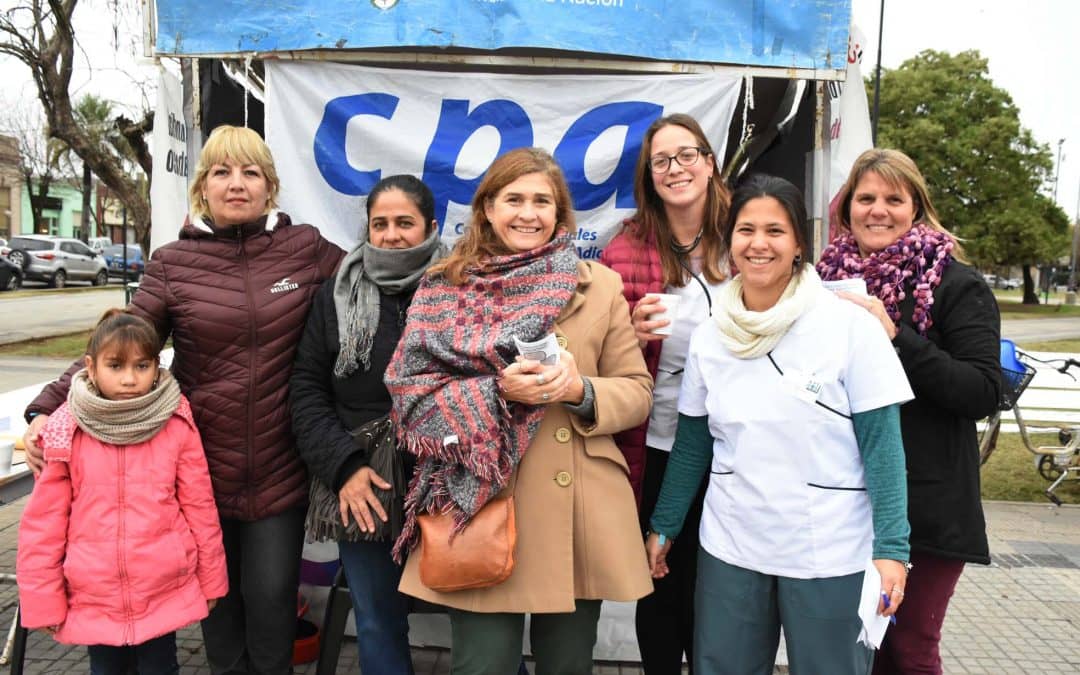 EN EL DÍA MUNDIAL SIN TABACO, CAMPAÑA PREVENTIVA EN PLAZA SAN MARTÍN CON TOMA DE PRESIÓN ARTERIAL A LOS VECINOS