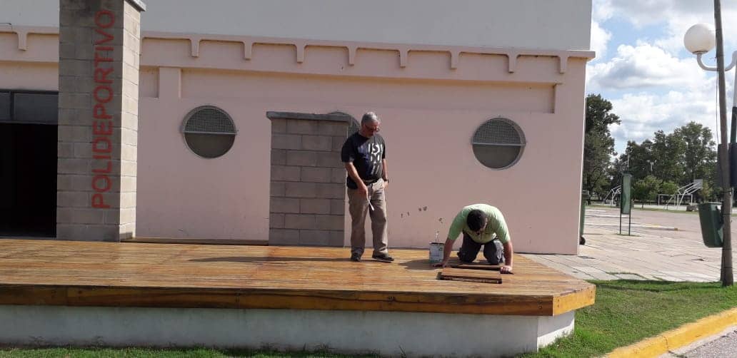 TÉCNICOS DE PROVINCIA EMPEZARON A FUMIGAR CONTRA LOS MOSQUITOS Y YA DESRATIZARON 10 MANZANAS Y EL POLIDEPORTIVO