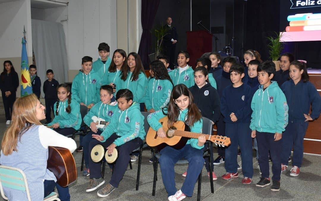 FERNÁNDEZ, EN EL DÍA DEL MAESTRO: «NECESITAMOS HACER DE NUESTRA REPÚBLICA UNA GRAN ESCUELA»