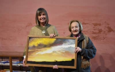 UNA VECINA DONÓ UNA PINTURA DE SU AUTORÍA AL ÁREA DE CULTURA